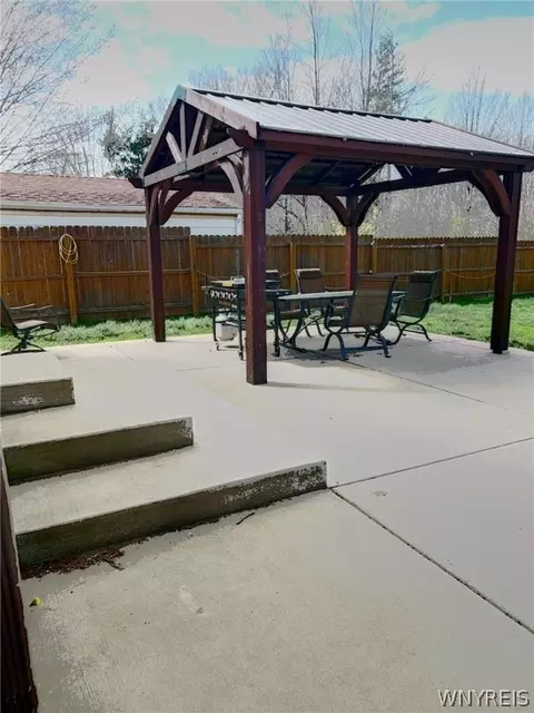 Exterior - 988 Beach Rd, Evans, NY 14006 photo 6 of 8