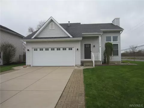 2 Signal Dr, Lancaster, NY 14086