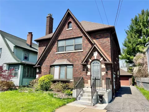 916 College Ave, Niagara Falls, NY 14305