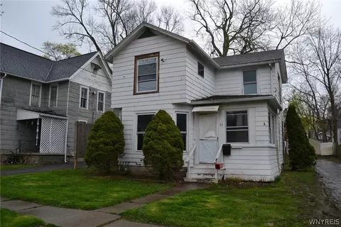 24 Juniper St, Lockport, NY 14094