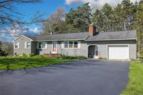 8730 Lovers Lane Rd, Pembroke, NY 14036