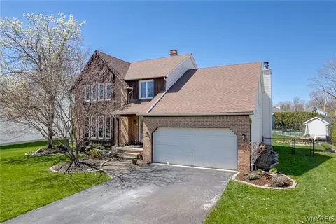 210 Crystal Springs Ct, East Amherst, NY 14051