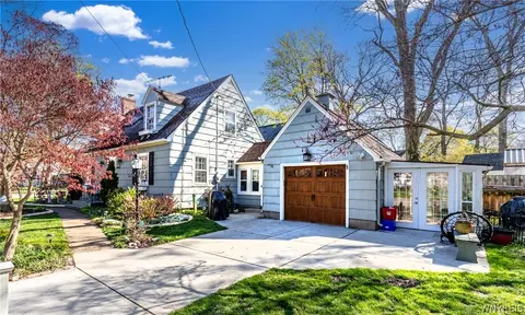 4 Louisa Pkwy, North Tonawanda, NY 14120