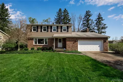12 Pinewood Dr, Orchard Park, NY 14127