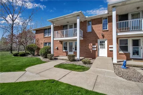 16 Appletree Ct #4, Cheektowaga, NY 14227