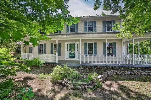 8426 Forest Rd, Royalton, NY 14067