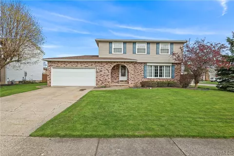 62 Colonial Manor Ct, West Seneca, NY 14224