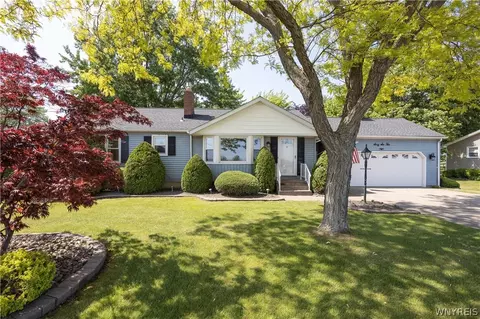 6610 Errick Rd, Wheatfield, NY 14120