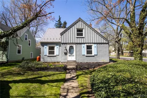 387 Lamarck Dr, Buffalo, NY 14226
