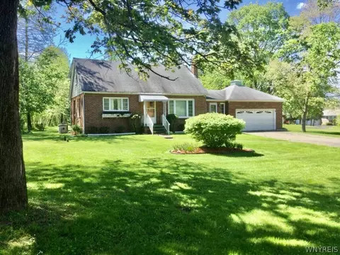 3778 Bowen Rd, Lancaster, NY 14086