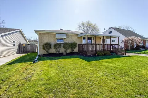 61 Maria Ln, Cheektowaga, NY 14227
