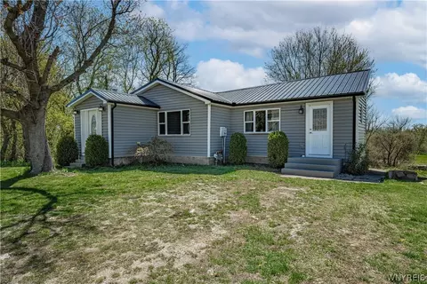 9276 Ridge Rd, Hartland, NY 14105