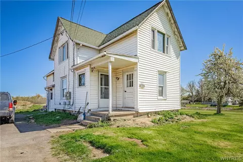 6011 Ridge Rd, Lockport, NY 14094