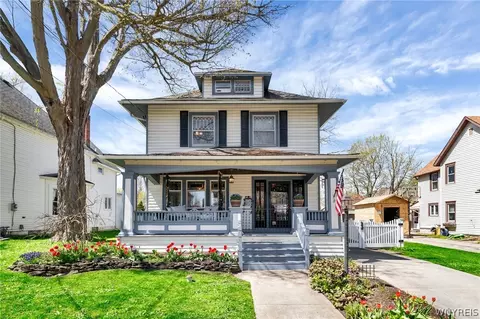 11 Lombardy St, Lancaster, NY 14086