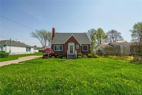4763 Lake Shore Rd, Hamburg, NY 14075