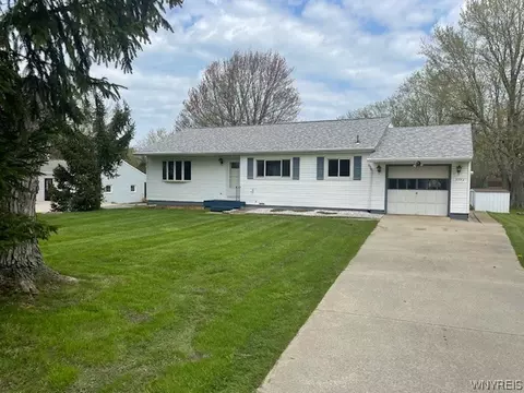 2792 Amsdell Rd, Hamburg, NY 14075