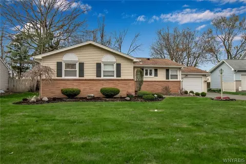 1895 Marjorie Rd, Grand Island, NY 14072