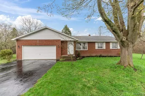 701 N Blossom Rd, Elma, NY 14059