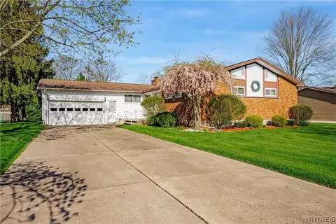 5412 Elm Dr, Lewiston, NY 14092
