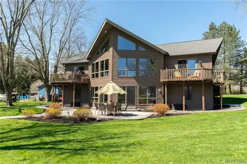 102 N Shore Dr, Bennington, NY 14004
