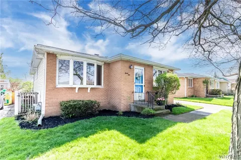 31 Algiers Ln, Cheektowaga, NY 14225