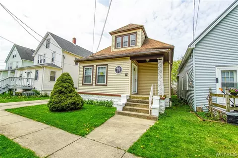 11 Cottage Pl, Lackawanna, NY 14218