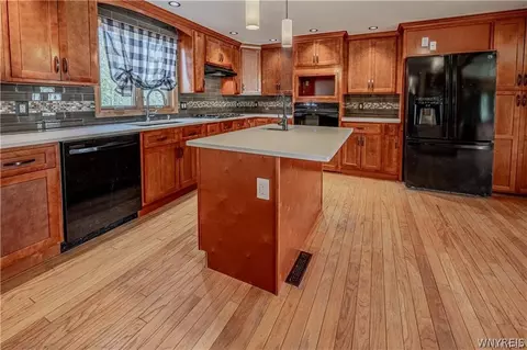 6122 Bear Ridge Rd, Pendleton, NY 14094 photo 9