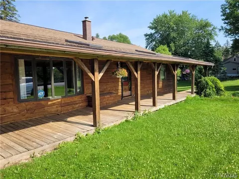 6122 Bear Ridge Rd, Pendleton, NY 14094