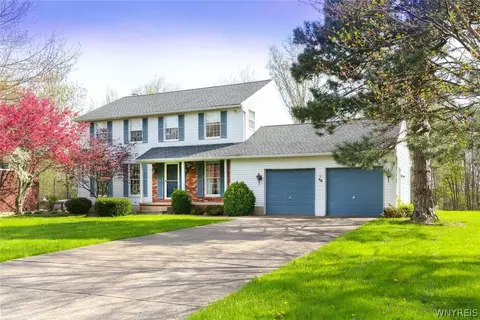 46 Scattertree Ln, Orchard Park, NY 14127