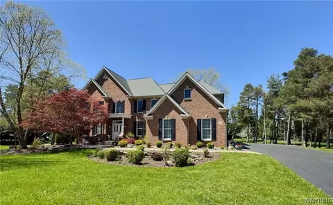 42 Raphael Ct, Amherst, NY 14221