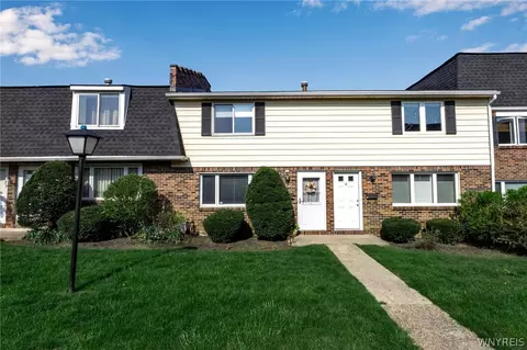 3 Stoneledge Ct, Amherst, NY 14221