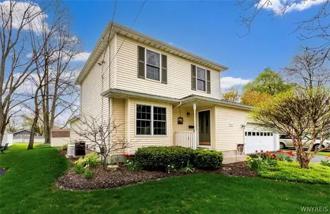 246 N 5th St, Lewiston, NY 14092