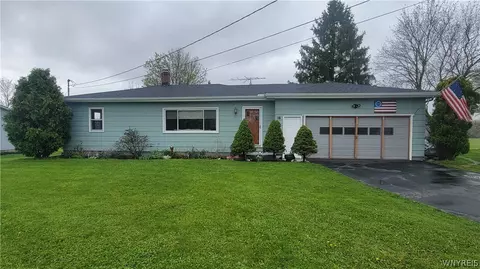 16 Buffalo Rd, Bergen, NY 14416