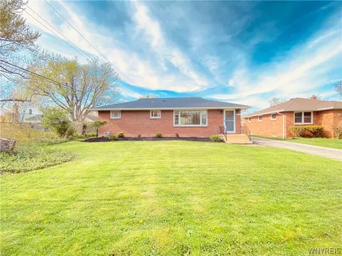 970 E Saratoga Rd, Amherst, NY 14221