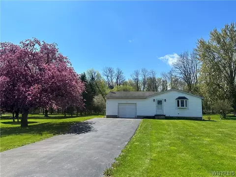5650 Leete Rd, Lockport, NY 14094
