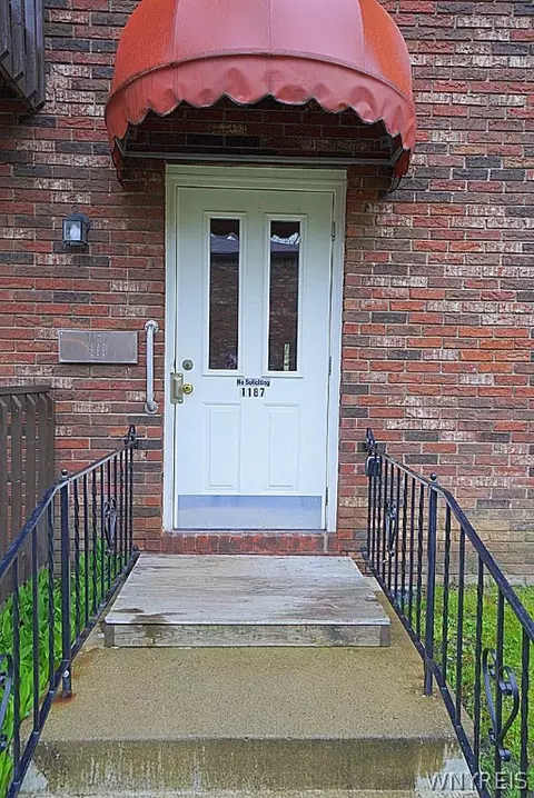 1187 Indian Church 4 E, West Seneca, NY 14224