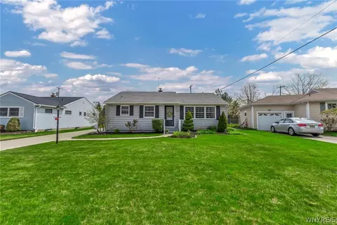 79 Rosemont Dr, Amherst, NY 14226
