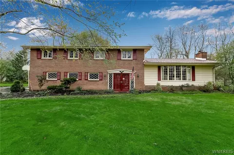 5296 Willow Lake Ct, Clarence, NY 14031