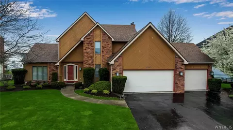 6127 Bridlewood Dr S, East Amherst, NY 14051