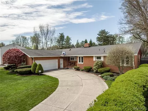 100 Hunters Ln, Amherst, NY 14221