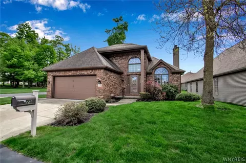 23 Heathrow Ct, Buffalo, NY 14221