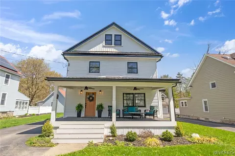 78 Pine St, Aurora, NY 14052