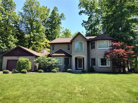86 Old Orchard Ln, Orchard Park, NY 14127