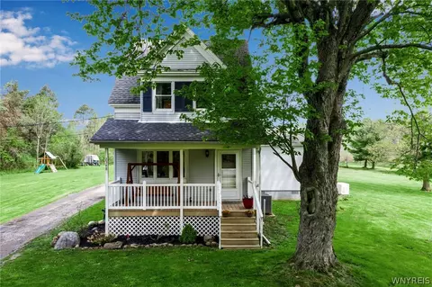 2348 N Creek Rd, Lake View, NY 14085
