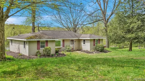 6374 Hunters Creek Rd, Wales, NY 14139