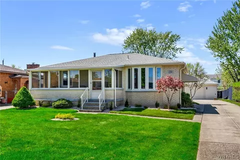 224 Woodcrest Dr, Amherst, NY 14226