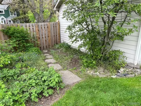28 Allenhurst Rd, Buffalo, NY 14214 photo 17