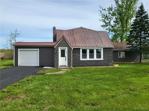 7600 Porter Rd, Niagara, NY 14304