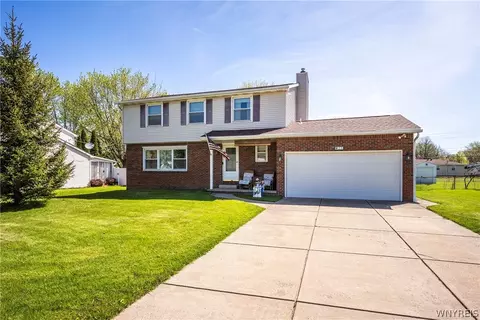 26 Lakewood Dr, Orchard Park, NY 14127