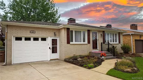 197 Castlewood Dr, Cheektowaga, NY 14227
